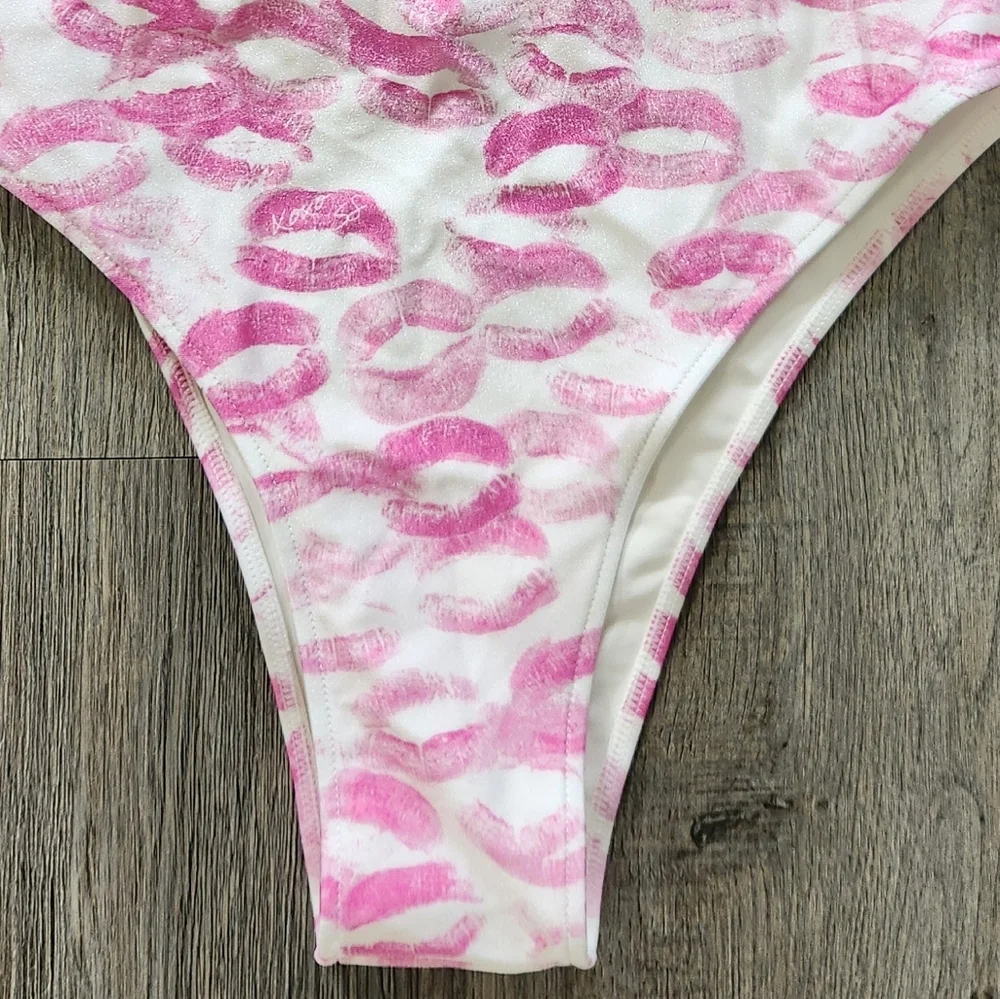 New!Frankies Bikini x Sydeney Sweeney Gemma Kiss Print One‎ Piece Swimsuit